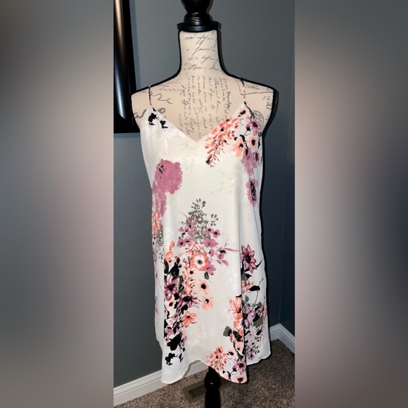 ⭐️SAVED BY THE DRESS CREAM FLORAL TANK SHORT DRESS SZ MED WARN ONCE - Picture 5 of 14